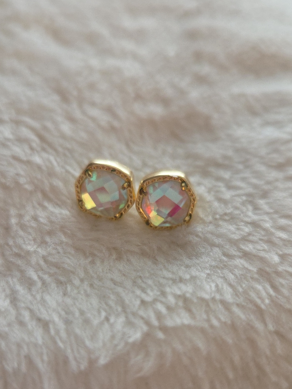 Kendra Scott Davis Gold Stud Earrings In Dichroic Glass - Picture 8 of 10